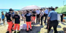 Malore in spiaggia, una donna morta a Torre Canne mentre era in acqua. Choc tra i bagnanti