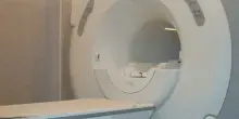 Uomo muore "risucchiato " dalla risonanza magnetica, aveva una catenina al collo. «È entrato perché un suo famigliare stava urlando»