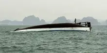 Vietnam, si ribalta battello turistico: almeno 28 morti e una decina di dispersi, salvate undici persone