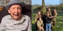 ?E' morto a 102 anni 'Papa Jake' Larson, il TikToker più vecchio del mondo: veterano del D-Day da 1,2 milioni di follower