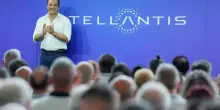 Stellantis, perdite nette per 2,3 miliardi nel semestre. Consegne in calo del 6% a 1,4 milioni di veicoli