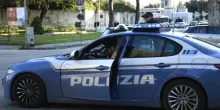 Caserta, ventenne aggredisce i poliziotti e picchia un 18enne: arrestato
