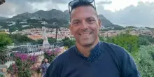 Giovanni Giugliano, il carabiniere eroe: «Ho visto la bimba in sedia a rotelle cadere in acqua e ho pensato ai miei figli, mi sono tuffato d'istinto»