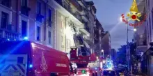 Incendio in casa a Sesto San Giovanni, morto un 20enne. Si indaga per omicidio: «Trovate ?ferite da taglio sul cadavere»