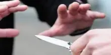 Accoltella il coinquilino e fugge dall'Italia, 29enne arrestato in Spagna: «L'ha colpito 11 volte senza nessun motivo»