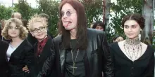 Ozzy Osbourne, il patrimonio da 220 milioni e il nodo eredità: l'ultima moglie Sharon (sua manager) i 6 figli e la ex che potrebbe essere tagliata fuori