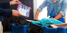 Viaggio in aereo, nuove regole per il bagaglio a mano: niente limiti per i liquidi e dispositivi elettronici. Nuove regole: ecco da quando