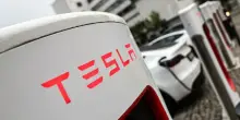 Tesla: tengono i conti nonostante le turbolenze del mercato. Utili (-15,3%) e ricavi (-18%) leggermente in calo, ma in linea con le attese