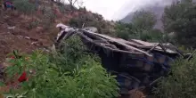 Bus precipita in un burrone in Perù, almeno 15 morti e 30 feriti: volo di circa 50 metri in una zona tortuosa