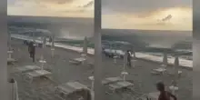 Tromba d'aria sulla spiaggia di Tropea: lettini e ombrelloni spazzati via. Panico tra i bagnanti?