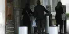 Stipendi pubblici, salta il tetto a 240mila euro per i dipendenti delle Pa: la decisione della Consulta