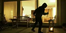 Vacanze, come difendersi dai furti in casa: attenzione a cassetta delle lettere, social e zerbino. Le regole da seguire