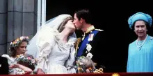 Carlo e Diana sposi 44 anni fa: ecco come la regina Elisabetta cercò di salvare il «matrimonio del secolo»