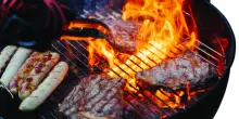 Roma, ragazzo ustionato mentre accende il barbecue sul terrazzo con il liquido infiammabile: in codice rosso un 18enne