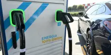 Eurostat, nel 2024 in Ue immatricolate 1,45 ml di auto elettriche: -6,1% su 2023. Il circolante a batterie sale a a 5,87 ml