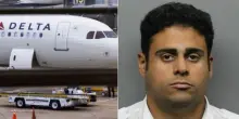 Pilota Delta Airlines arrestato per abusi sulla figlia, anche la madre della bimba partecipava alle violenze