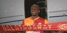 Osimhen atterrato a Istanbul: i tifosi del Galatasaray in delirio per l'attaccante nigeriano