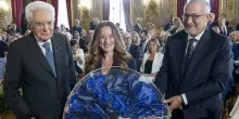 Emilia, la ragazza con il ?ventaglio? da Mattarella: dalla Campania ?un?onda blu?