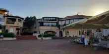 Porto Cervo, arrestata la banda degli orologi di lusso: auto a noleggio, scippi e fuga tra la folla lungo la passeggiata