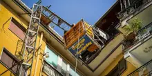 Operai morti a Napoli, perché il cestello elevatore è precipitato: «Tubo di diverso diametro, spezzato all'altezza di una saldatura»