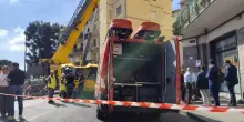 Operai morti al Rione Alto, indagini tecniche sul montacarichi: spuntano saldature sull'impianto