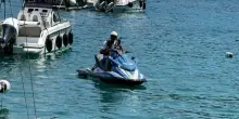 Ischia, fugge in mare con barca sequestrata: agente ferito, arrestato 37enne napoletano