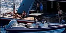 Mark Zuckerberg, il mega yacht Launchpad da 118 metri a Ischia: la vacanza con la moglie, per loro i tipici cornetti isolani