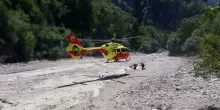 Escursionista precipita da una ferrata e muore davanti a moglie e tre figli: tragedia in montagna in Trentino
