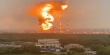Russia, il prezzo del carburante mai così alto: gli effetti degli attacchi di Kiev con i droni kamikaze sulle raffinerie di petrolio