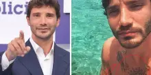 Stefano De Martino rimuove i tatuaggi: «Anche quello per Santiago». Via ancora, timone e sciabole, resiste 'Biscuit'