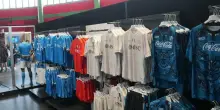 Nuova maglia Napoli 2025-26: va a ruba l'azzurra con lo scudetto