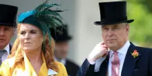 «Il principe Andrea è drogato di sesso: ha avuto mille donne e ha sempre tradito Sarah Ferguson. Tra le amanti la fidanzata di Jeffrey Epstein»