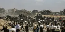 Gaza City, la mossa di Netanyahu per l'occupazione: svuotata per il 7 ottobre. Stop alle armi dalla Germania