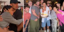 Andrea Iannone spegne 36 candeline. La festa di compleanno con gli amici, la torta e la dedica di Elodie: «Auguri amore»