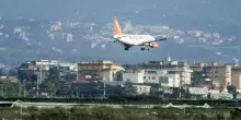 EasyJet, fumo in cabina nell'aereo: atterraggio d'emergenza a Brindisi per volo diretto a Nantes