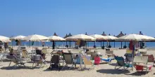 Vacanze Ferragosto, una famiglia di 4 persone spenderà in media 6.539 euro per una settimana. Ma 1 su 2 resterà a casa