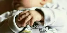 Bambino muore in ospedale a 1 anno, nessun segno di violenza sul corpo: «Potrebbe essere "una morte in culla"». Cos'è la Sids
