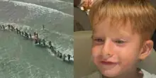 Carlo Panizzo morto a 6 anni in mare, l'arrivo in spiaggia e le urla della mamma: «È andato a giocare vicino alla diga, la corrente lì è forte»