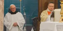 Don Mariano muore durante la messa a Subiaco: inutili i soccorsi dei fedeli. «Si è accasciato ?all'improvviso»