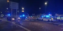 Incidente stradale ad Arzignano, morto ragazzo di 16 anni in moto. Feriti 2 coetanei, arrestato il guidatore dell'auto