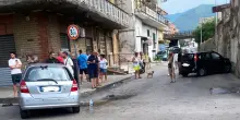 Incidente a Gragnano, scontro all'incrocio: due feriti in codice rosso, bambino sbalzato dall'auto