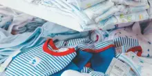 Vestiti per bambini ritirati dal commercio per «pericolo di strangolamento»: quali sono i brand che mettono a rischio la sicurezza
