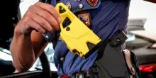 Muore in ambulanza a Olbia dopo essere stato fermato col taser: aveva aggredito passanti e un carabiniere, aperta un'indagine