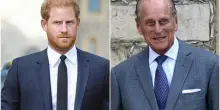 ?Harry ci prova ancora, per riavvicinarsi alla famiglia reale gioca la carta di nonno Filippo: il messaggio fatto recapitare a Carlo e Camilla