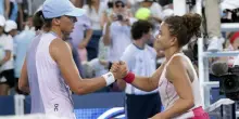 Jasmine Paolini sconfitta da Iga Swiatek 7-5, 6-4 a Cincinnati: «Io arrivata in finale senza coach». Poi le parole per Jannik Sinner