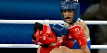 Imane Khelif lascia la boxe dopo le polemiche. Il manager: «Ha smesso, ora viaggia per gli sponsor»