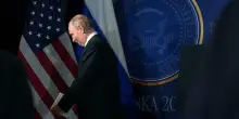 Putin e il mistero sul «contenitore per le feci» portato in Alaska: cosa c'è dietro e come sta davvero