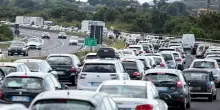 Traffico da fine vacanze, weekend da bollino rosso: quali sono le strade da evitare