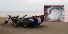 Vietnam, il tifone Kajiki si avvicina alla costa: evacuate oltre 325mila persone e chiusi gli aeroporti. «Previsti venti fino a 160 km/h»