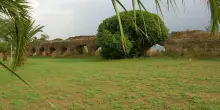 Roma, donna di 60 anni rapinata e violentata al parco di Tor Tre Teste: «Stavo passeggiando con il cane»